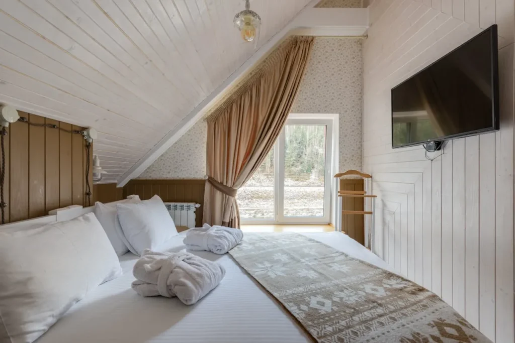 studentenkamer met schuin dak slim ingericht