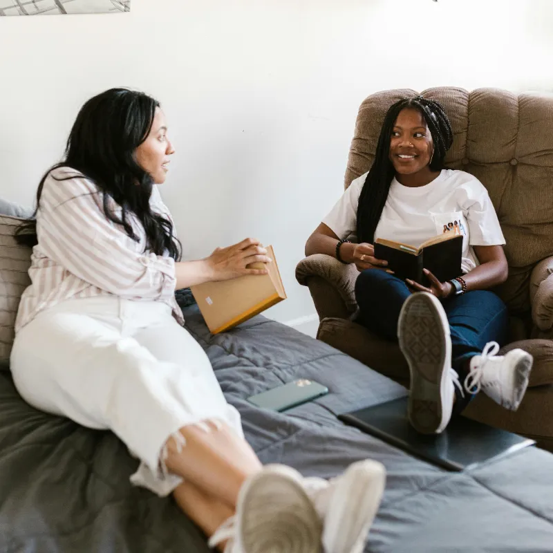 typen huisgenoten- op de bank