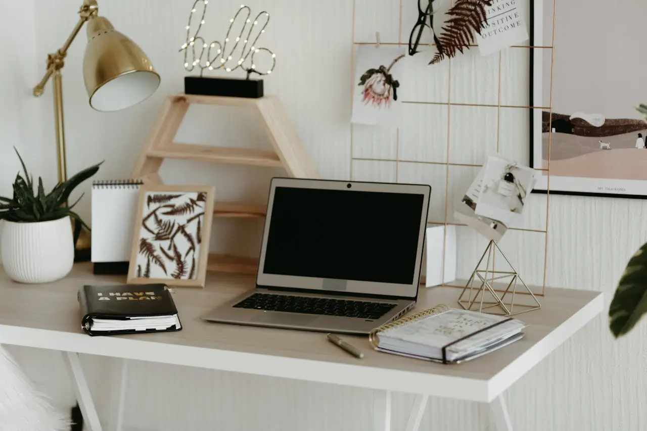 Goedkoop bureau voor studenten: 4 compacte bureaus voor kleine kamers